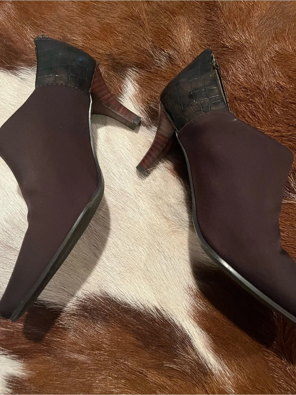 Liz Claiborne stylish pointed